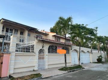 Casa · 900m² · 9 Recámaras · 4 Estacionamientos · Venta de Casa en Colinas del Golf, Brisas del Golf
