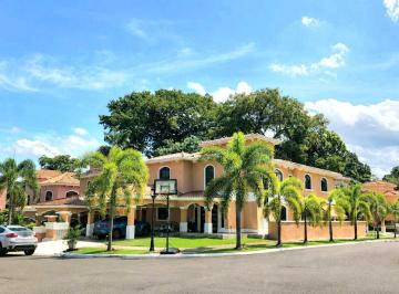 Casa · 350m² · 3 Recámaras · 2 Estacionamientos · Venta de Casa Exclusiva en Clayton Ciudad de Panamá