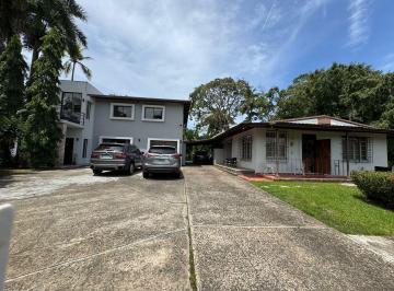 Casa · 1200m² · 4 Recámaras · 4 Estacionamientos · Venta de Dos Casas en Una Estilo Duplex | Diablo, Ancon