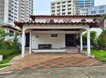 Casa · 223m² · 4 Recámaras · 3 Estacionamientos · En Venta Casa en El Cangrejo