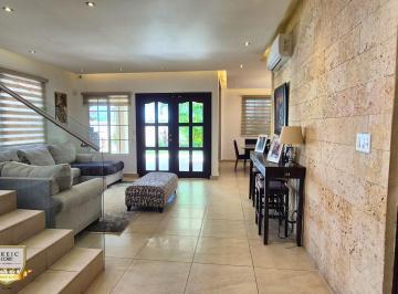 Casa · 323m² · 5 Recámaras · 5 Estacionamientos · En Venta Casa en Costa Sur - PH Villa Valencia