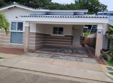 Casa · 160m² · 3 Recámaras · 2 Estacionamientos · Alquilo Casa en Playa Dorada PH Villa Marina con Linea Blanca