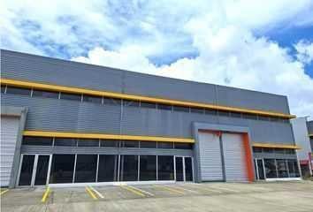 Bodega-Galpón-Depósito · 212m² · 2 Recámaras · 6 Estacionamientos · Alquiler Bodega Juan Diaz con Oficina Vv