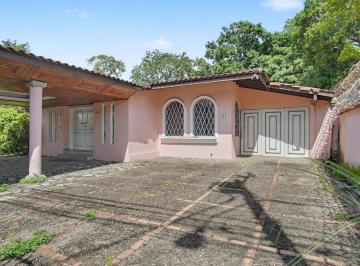 Casa · 964m² · 6 Recámaras · 2 Estacionamientos · Venta de Casa en San Francisco, Altos del Golf