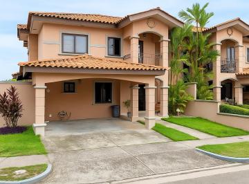 Casa · 273m² · 3 Recámaras · 2 Estacionamientos · Venta de Casa de Esquina en Versalles PH Versalles 1 - Lh
