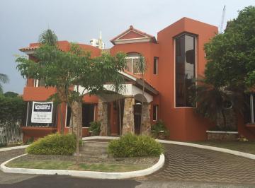 Casa · 485m² · 5 Recámaras · 7 Estacionamientos · Venta de Casa en San Francisco, Loma Alegre
