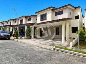 Casa de 3 habitaciones, San Miguelito · Casa en Venta en Golf Gardens, Brisas de Golf – 3 Recámaras y Terraza