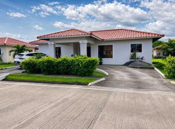 Casa · 450m² · 2 Recámaras · 2 Estacionamientos · Alquiler de Casa en Piamonte David 2r