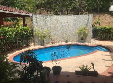 Casa de 4 habitaciones, Panamá · Rsw. Se Alquila Casa Amoblada en Albrook con Piscina, 4 Recámaras y 629 m de Terreno.