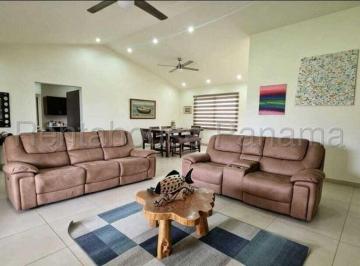 Casa de 4 habitaciones, David · Venta de Casa en Alto Boquete