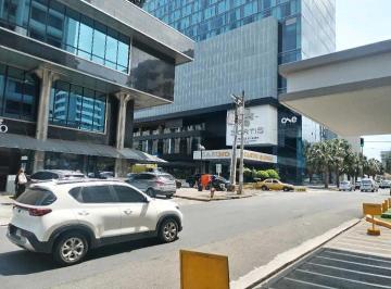 Local comercial · 130m² · 3 Recámaras · 3 Estacionamientos · Alquiler de Local en Obarrio Mantenimiento Incluido Cp
