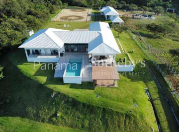 Casa de 4 habitaciones, San Carlos · Venta | Exclusiva Casa Ecuestre en Punta Barco | Establo Privado, Piscina y Acceso Al Río