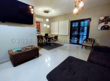 Casa de 4 habitaciones, Panamá · Venta de Casa en Altos de Panamá