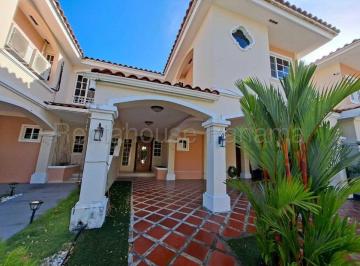 Casa de 3 habitaciones, Panamá · Venta de Casa con 275 m² en Costa Sur PH Villa Valencia 27 - 1544sr