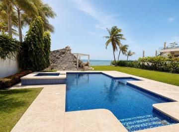 Casa · 284m² · 4 Recámaras · 2 Estacionamientos · Vendo Casa Coronado