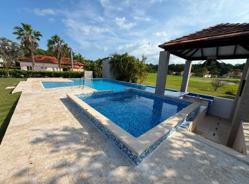 Casa · 425m² · 4 Recámaras · 4 Estacionamientos · Venta de Villa en Mantarraya Golf Club, Decameron