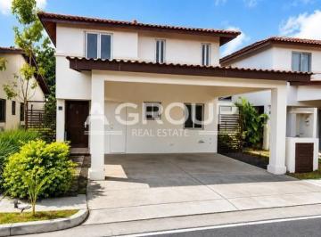 Casa · 250m² · 3 Recámaras · 2 Estacionamientos · Woodlands - Panama Pacifico - Se Vende Amplia Casa