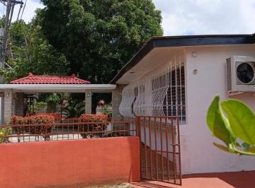 Casa de 4 habitaciones, San Miguelito · Amplia Casa en Venta en Las Cumbres