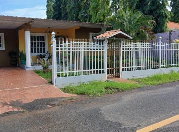 Casa · 350m² · 3 Recámaras · 4 Estacionamientos · Se Vende Hermosa Casa Grande en Chitré