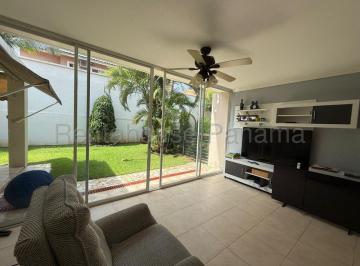 Casa de 3 habitaciones, San Miguelito · Amplia Casa en Venta en Brisas del Golf
