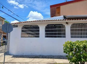 Casa de 2 habitaciones, San Miguelito · Casa en Esquina Detrás de Los Andes Mall | Excelente Ubicación y Acceso