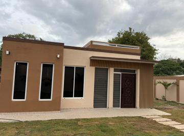 Casa · 150m² · 2 Recámaras · 5 Estacionamientos · Venta de Casa en Playa Gorgona, Gorgona
