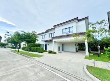 Casa · 318m² · 3 Recámaras · 3 Estacionamientos · The Woods / Santa Maria / Venta o Alquiler