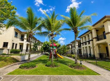 Casa de 3 habitaciones, Panamá · Venta Casa Embassy Club Townhome Cerca Area Social Clayton