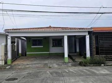 Casa · 120m² · 3 Recámaras · 2 Estacionamientos · Alquilo Casa en La Chorrera Costa Oeste