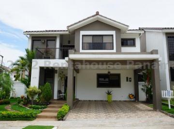 Casa de 3 habitaciones, San Miguelito · Vendo Casa de Esquina en PH Olympus en Paseo del Norte. 340 m²