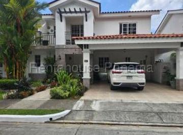 Casa de 3 habitaciones, Panamá · Casa Venta Versalles Modelo Lyon. Patio y Jardín. Residencial con Área Social.