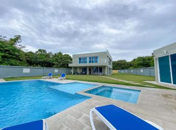 Casa de 6 habitaciones, San Carlos · Se Vende | Lujosa Casa de Playa en Costa Esmeralda
