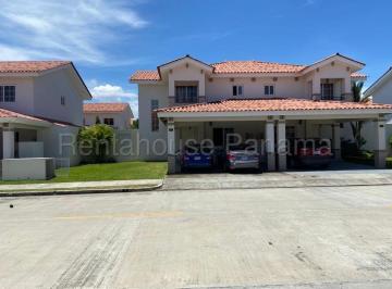Casa de 4 habitaciones, Panamá · Alquiler de Casa en Versalles, Reserva de Versalles.