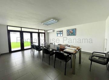 Casa de 4 habitaciones, Panamá · Amplia Casa en Venta en Obarrio