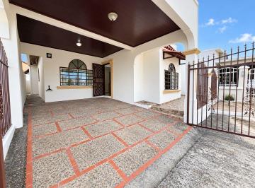 Casa · 182m² · 3 Recámaras · 1 Estacionamientos · Casa en Venta en San Antonio – $130,000 (C. P)