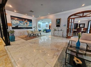 Casa de 4 habitaciones, Panamá · Amplia Casa en Venta en Altos del Golf