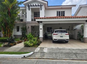 Casa de 3 habitaciones, Panamá · Se Vende Casa en Versalles