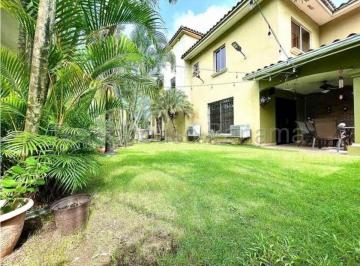Casa de 3 habitaciones, Panamá · Vendo Casa en Res. Paseo Dorado en Condado del Rey. 365 m² Lote
