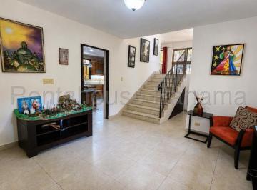 Casa de 3 habitaciones, Panamá · Venta de Casa en Ancon Casa 317 m