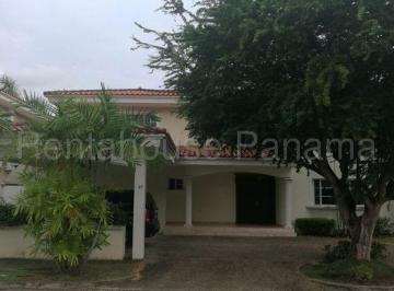 Casa de 4 habitaciones, Panamá · Alquiler de Casa en Costa del Este 27lbr1890