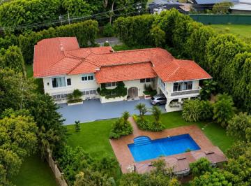 Casa de 4 habitaciones, Panamá · Venta Casa Lujo Altos del Golf 2514 m² Terreno Piscina 2 Viviendas Mld
