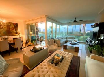 Apartamento · 237m² · 3 Recámaras · 2 Estacionamientos · Alquiler de Apartamento en Costa del Este - PH Titaniun