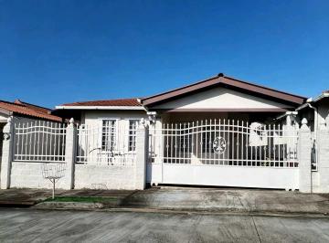 Casa · 246m² · 3 Recámaras · 2 Estacionamientos · Vendo Casa en La Chorrera Costa Verde Isla de Montelimar