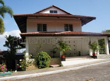 Casa de 6 habitaciones, Panamá · Venta de Casa en Albrook