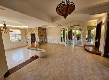 Casa de 4 habitaciones, Panamá · Venta de Impresionante Casa con Línea Blanca en Altos del Golf | 485 m², 4 Rec.