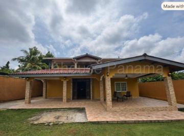 Casa de 6 habitaciones, La Chorrera · Venta de Casa en Chorrera Ddb27 - 1812