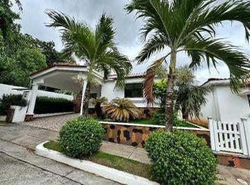 Casa · 150m² · 3 Recámaras · 2 Estacionamientos · Alquilo Casa en Arraijan PH Eco Gardens