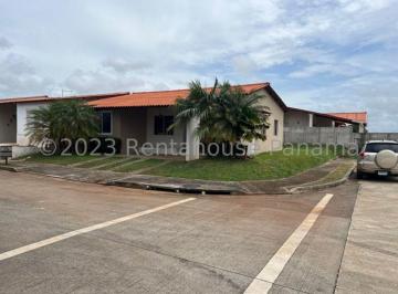 Casa de 3 habitaciones, La Chorrera · Venta de Casa Esquina en Arboledas La Chorrera