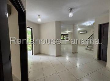 Casa de 4 habitaciones, Panamá · Amplia Casa en Venta en Clayton