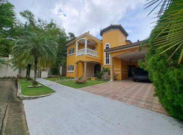 Casa · 555m² · 5 Recámaras · 4 Estacionamientos · Venta Exclusiva Casa PH Rainforest Villas (Kf)